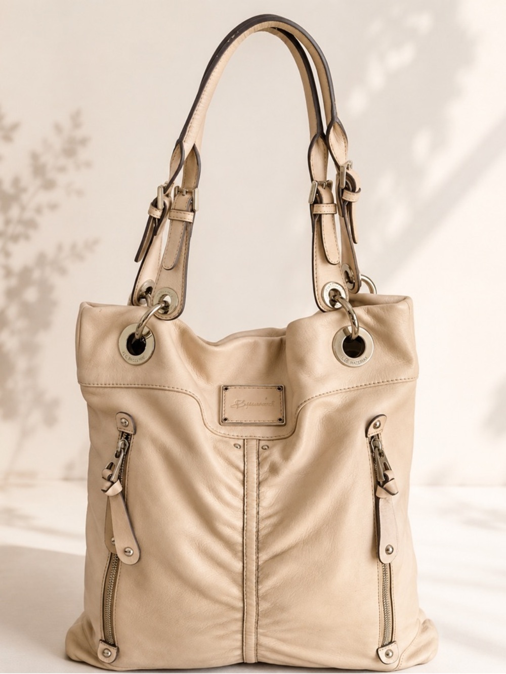 B Makowsky Cream Leather shoulder Bag Silver Hardware Tote